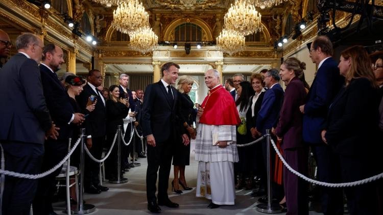 photo du pape Léon à l'Elysée